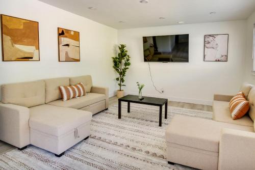 Norfolk - Virginia Beach Casa | Pet-Friendly Norfolk Retreat about 7 Mi to Beach!