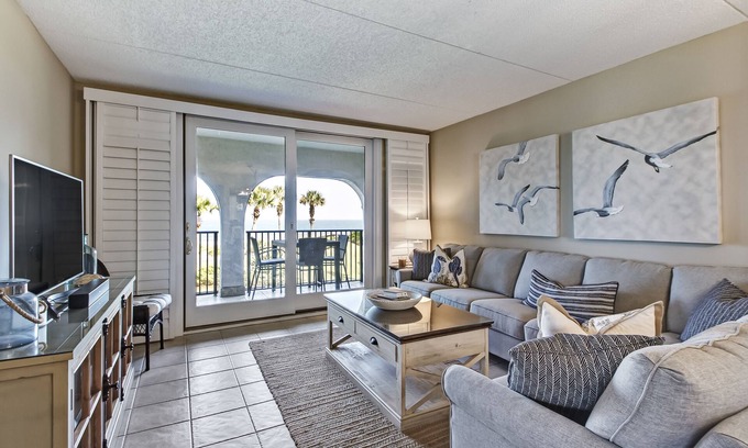 Fernandina Beach Condominio | Impresionantes vistas desde esta escapada frente al mar con vistas al mar- 1 cama de matrimonio grande, 2 gemelos