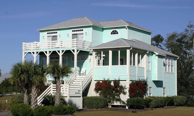 Emerald Isle Casa | Pet Friendly, Oceanside Interior Home Private Pool, Golf Cart, and Easy Access.
