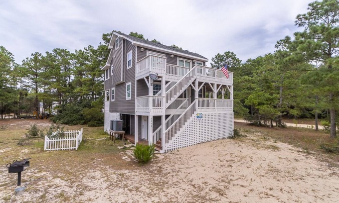 Carova Beach Casa | Pet-Friendly Oceanside Home on the Beautiful 4x4 Beaches