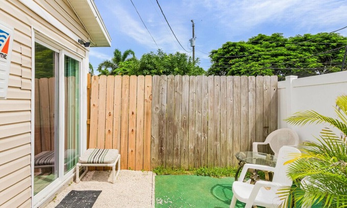 Fort Myers Apartamento | Pet-Friendly Outdoor Space + Parking