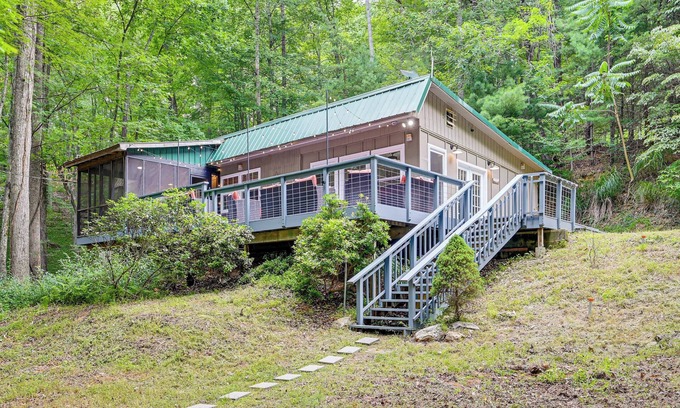 Henry Cabina | Pet-Friendly Philpott Lake Cabin: Hiking & Boating