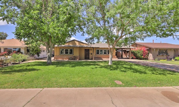 Encanto Casa | Pet-Friendly Phoenix Home with Private Pool and Yard!