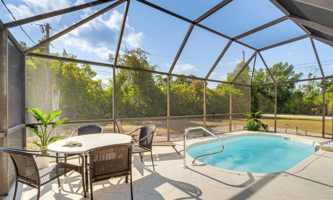 Englewood East Casa | Pet-Friendly Port Charlotte Home w/ Pool & Lanai!