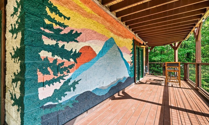 Pittman Center Cabina | Pet friendly! Private retreat near Gatlinburg. Hot tub, Fire-Pit & KING beds.