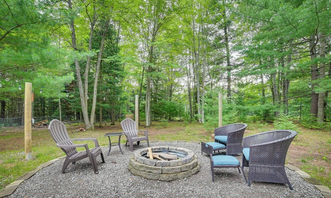 Prudenville Cabaña | Pet-Friendly Prudenville Getaway w/ Fire Pit!