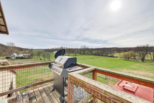 Powell Apartamento | Pet-Friendly Purdy Home with Horse Stables and Trails!