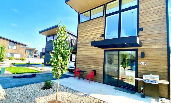 Whitefish Casa | Pet Friendly, Red Poppy at the Quarry, Amazing 2 Bed/2 Bath, Hot Tub, Sleeps 7!
