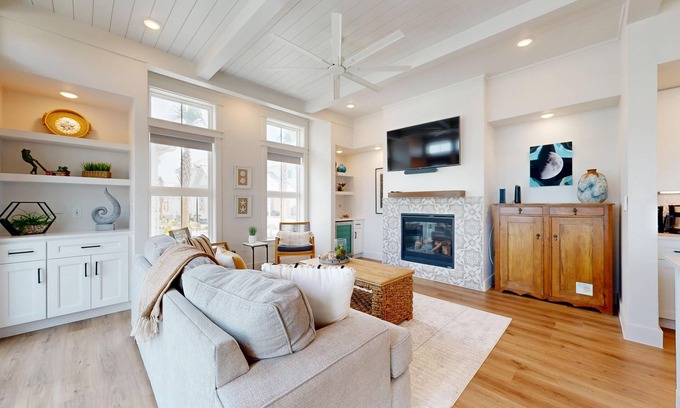 Port Aransas Casa | Pet Friendly, Resort Style Pools, Golf Cart Boardwalk to the Beach