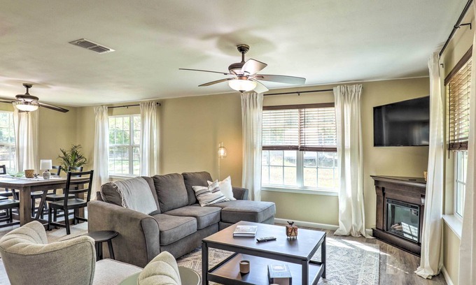 Circle D-KC Estates Casa | Pet-Friendly Retreat < 5 Mi to Bastrop Lake!
