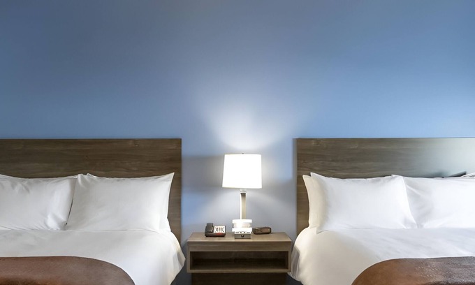 Ashwaubenon Hotel | Pet-Friendly Room w/ Kitchen – for Longer Stays Near National Railroad Museum