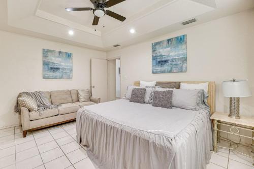 San Juan Casa | Pet-Friendly San Juan Home with Private Yard and Grill