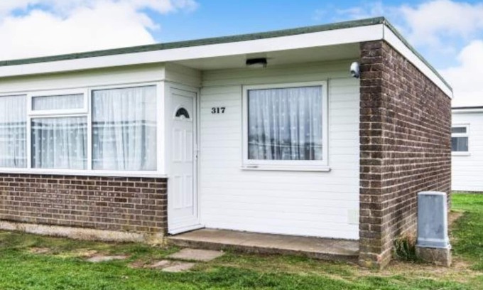 Great Yarmouth Chalet De Esquí | Se aceptan mascotas, Chalet adosado de 2 dormitorios en California Sands cerca de Norfolk Broads