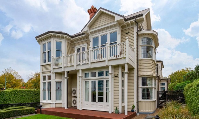 Christchurch City Centre Casa | Pet Friendly single level Heritage style home