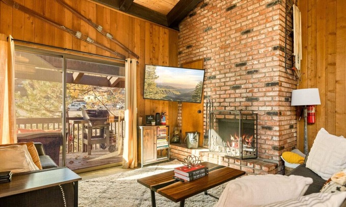 Big Bear Lake Cabina | Pet Friendly + Ski In Out Unobstructed Views