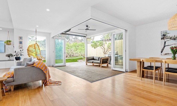 Blairgowrie Casa | This exquisite, ocean-side abode sleeping 10-11 guests,