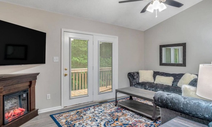 Royal Pines Casa | Pet Friendly South Asheville Hot Tub Townhome