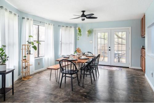 Austin Casa | Pet-Friendly Southwest Austin Home with BBQ