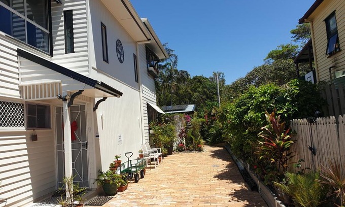 Caloundra Apartamento | Pet friendly & spacious two bedroom guest unit