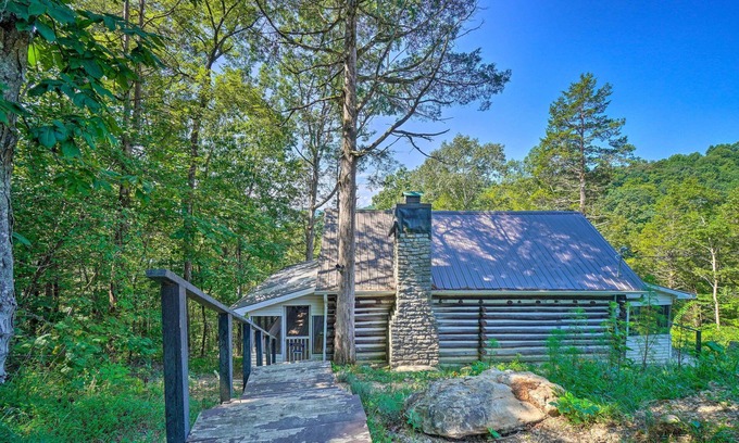 Speedwell Cabina | Pet-Friendly Speedwell Cabin, 1 Mi to Water!