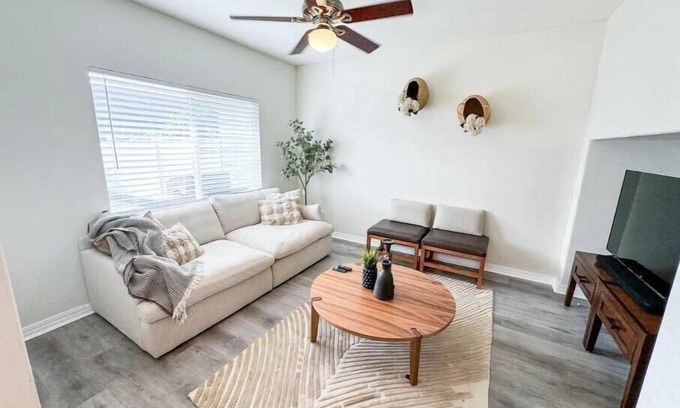 Ewa Casa | Pet Friendly Townhome--Fully fenced private yard