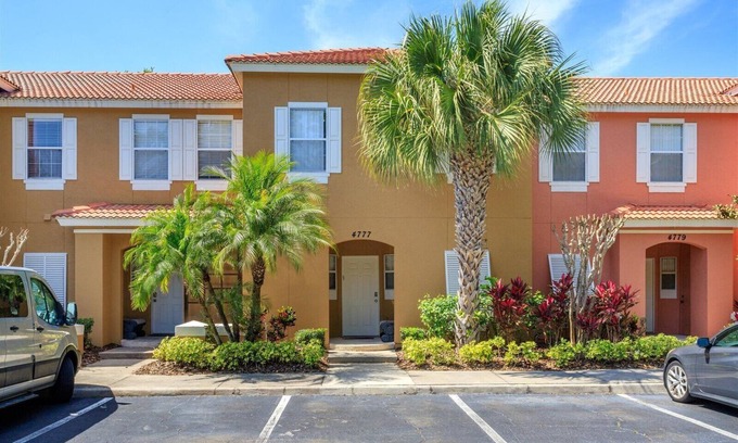Lake Berkley Casa | Pet friendly townhome near all attractions