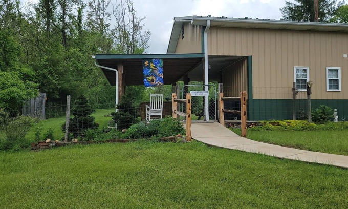 Ivanhoe Cabina | Pet-friendly, Tranquil Setting, Step onto NRT, Hike, Bike, Fish, Kayak