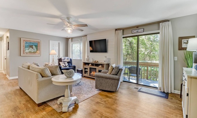 Fernandina Beach Casa | Pet Friendly | Updated Forest Ridge Villa | Short Walk to the Beach | Community Pool & Tennis