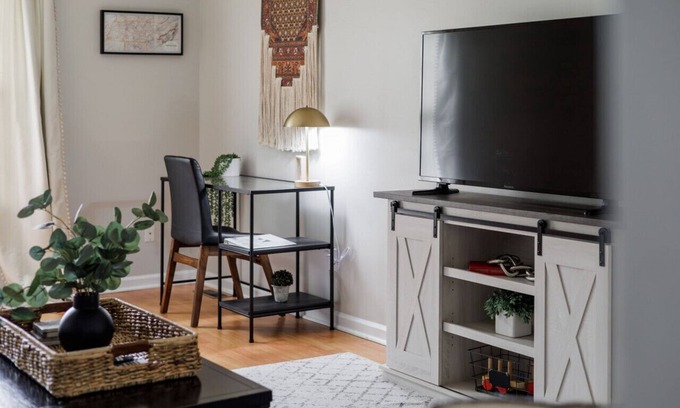 Clarksville Apartamento | Wild Joy| King Bed, Pet-Friendly Stay, Fenced Yard