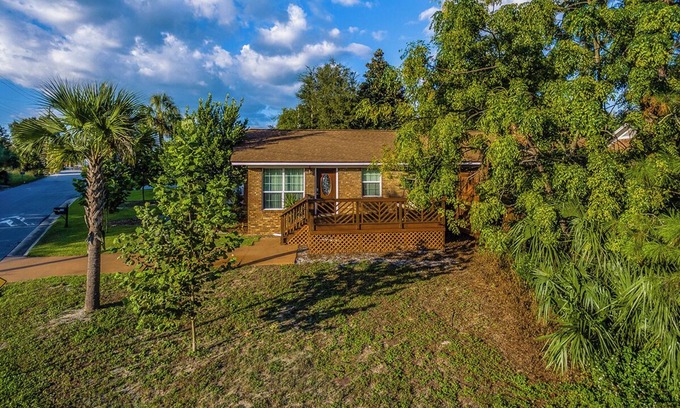 Panama City Beach Cabaña | Pet Friendly Cottage Minutes To Pier Park-Frank Brown-Beach! Monthly Rates