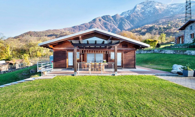 Colico Villa | Chalet "Inganna" que admite mascotas, con vistas al lago, jardín y Wi-Fi