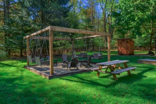 Tylersburg Casa | Pet Friendly Wi-fi Firepit Tv
