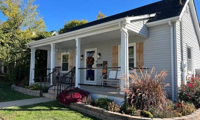 Georgetown Casa | Pet Friendly with Amazing beds, 10 mins to Kentucky Horse Park, Bourbon trail