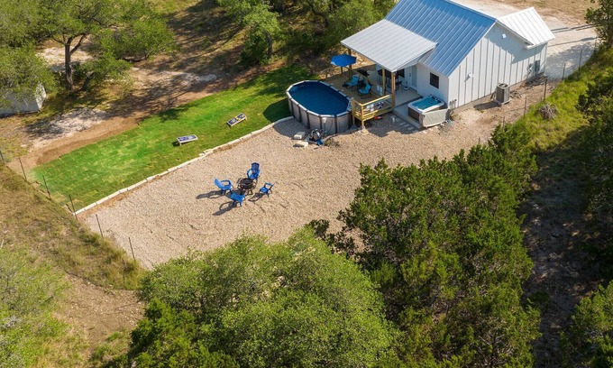 Fischer Casa | Pet Friendly with Pool and Hot Tub | Wiggle Butts Ranch #2