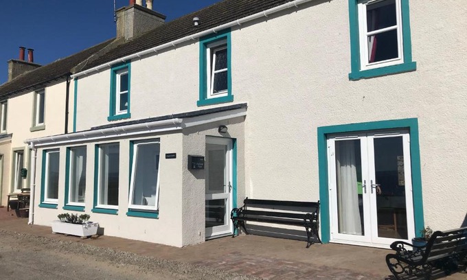 Portmahomack Casa | PetFriendly-Beachfront-SunsetFacingSunPorch-Garden