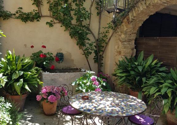 Pals Apartamento | Petit apartament amb pati al poble de Pals