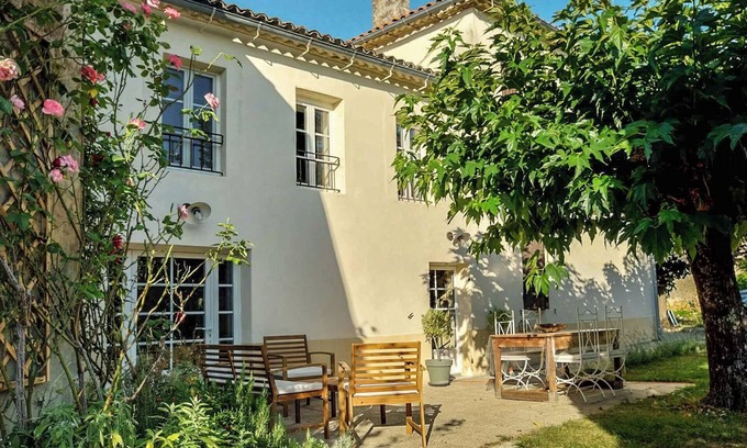 Blasimon Cabaña | Petit Est Eco Cottage in large private garden near Saint-Émilion
