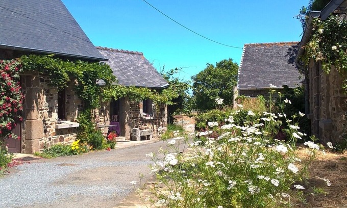 Plerin Casa | Petite Maison Bretonne à 1 km de la Plage des Rosaires