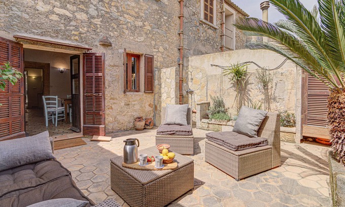 Petra Chalet De Esquí | Petra holiday home by Rentallorca