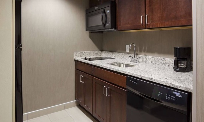 Kutzky Park Casa | Pets are Allowed Here! 4 Relaxing Units, Free Hot Breakfast!