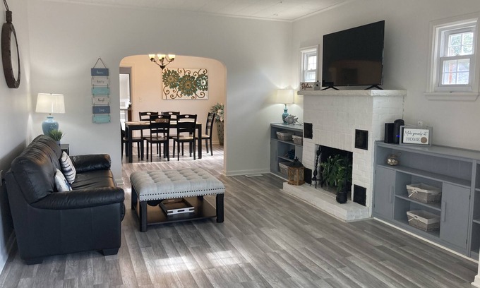 Port Clinton Casa | Pets ,Family, Fire pit , Playground Beach and more!