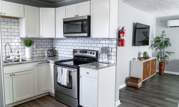Lakeshore South Casa | Pets, King bed, St Johns Terrace Close to Downtown