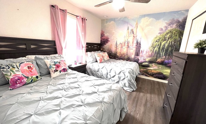 Kissimmee Casa | Pets Welcome, Close to Theme Parks, Stocked Kitchen, Family Friendly