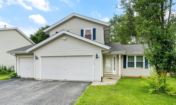 Rockford Casa | Pets welcome!King bed+Deck+Fenced back yard