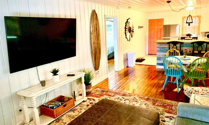 Crescent Beach Cabaña | Pets ❤️ Welcome Renovated Modern Rustic Beach Cottage Dwnstrs with 🌊 Ocean View