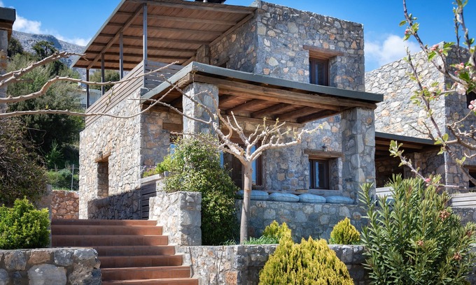 Selakano Casa | Pezoulia