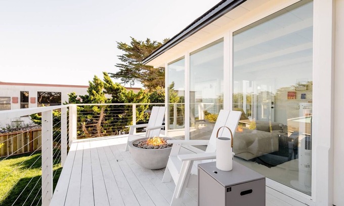 Monterey Casa | PG House: Modern Ocean Bungalow Amazing Location