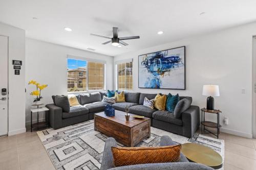 La Quinta Casa | PGA West 65 - 3 bdrm w/Loft, Sleeps 8, Pool, Gym