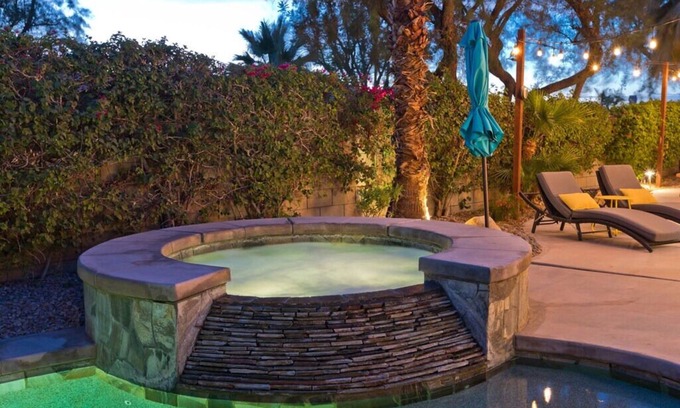 La Quinta Casa | PGA West adjacent gated 3-bedroom house in La Quinta, EV, private pool/spa!