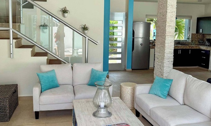 Manila Casa | Colorful Retreat Near Disney